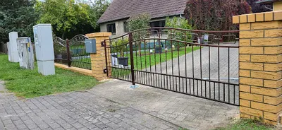 Płot Bary. Bramy i ogrodzenia metalowe
